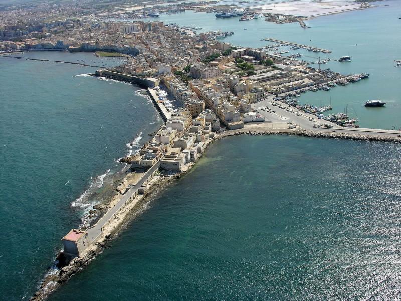 Vecchia Trapani 300 - Trapani - Veduta aerea del Porto e Torre di Ligny.jpg